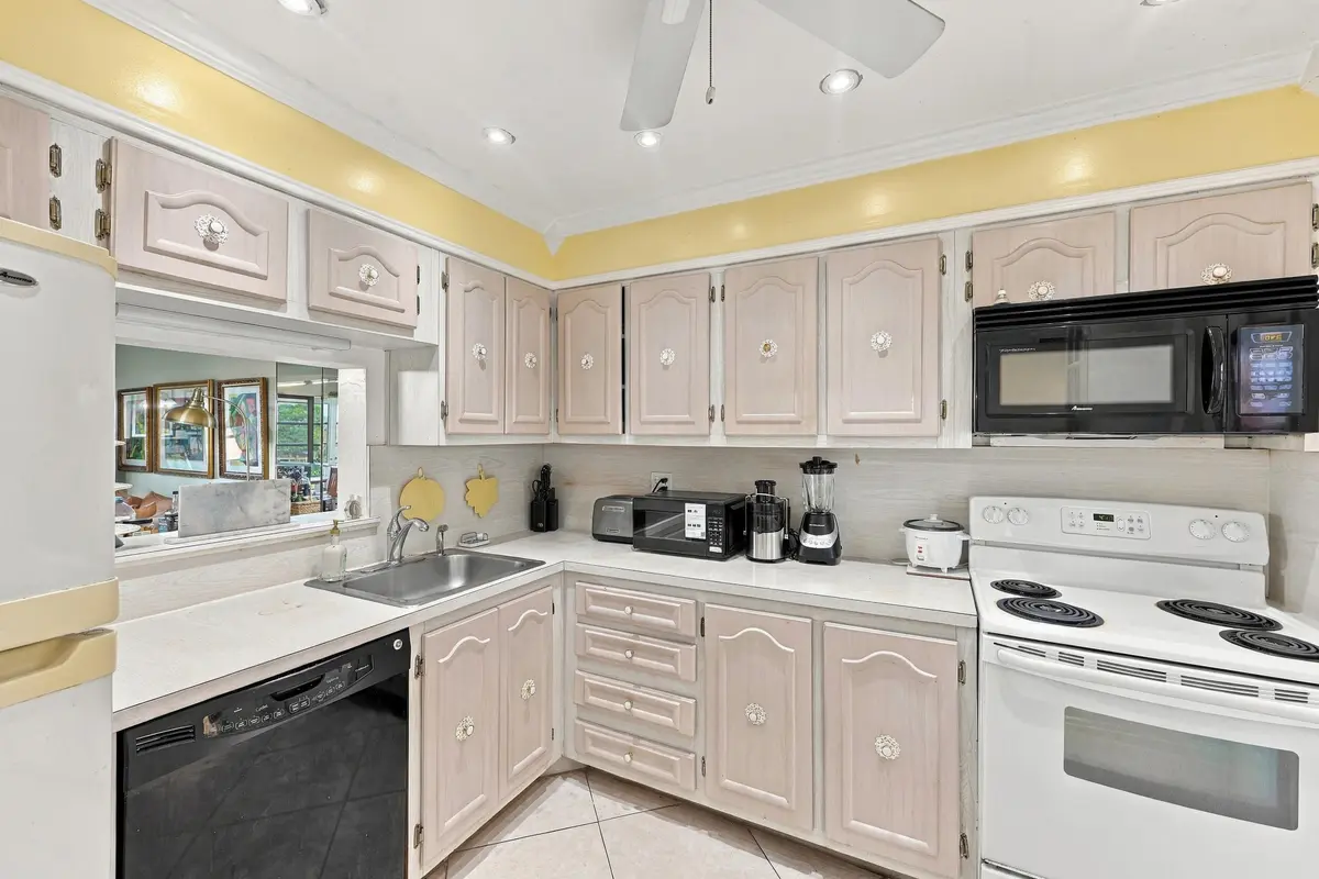 7_453a1695 at 3940 NW 42ND Avenue 313, Lauderdale Lakes
