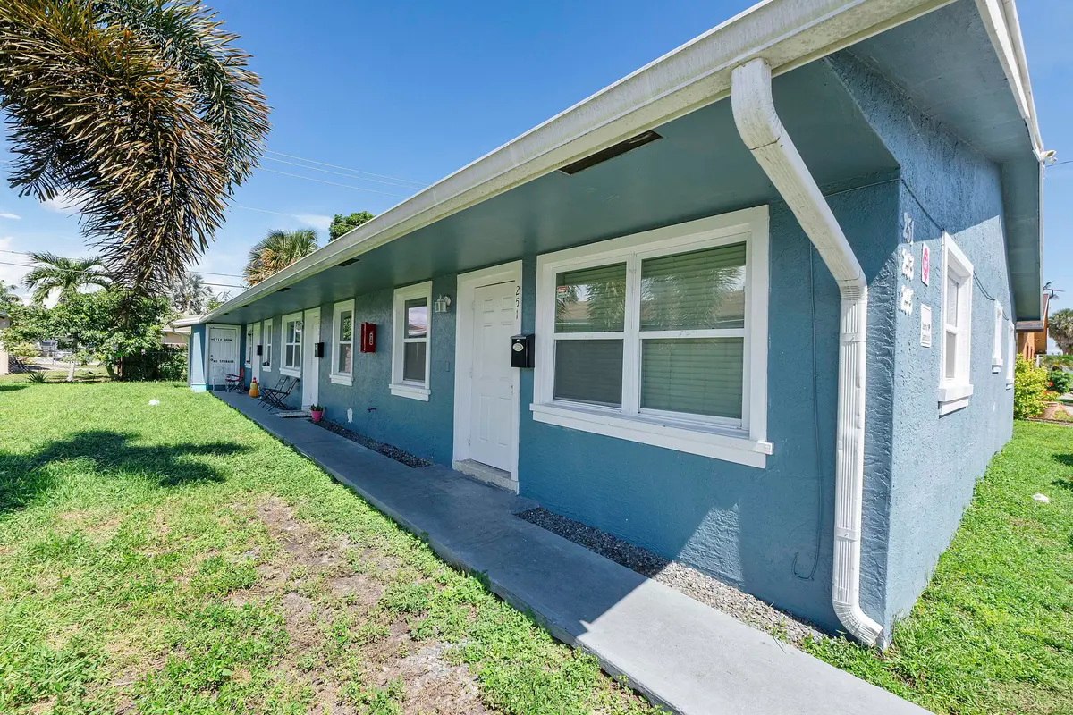 Front of Structure at 251 NE 40th Street #251, Oakland Park