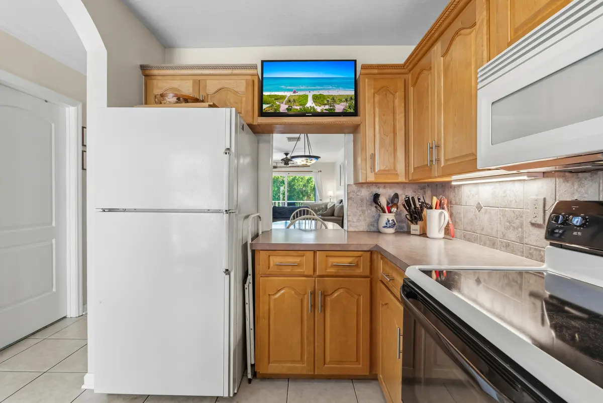 26P03150 at 2400 NE 16TH Street 212, Pompano Beach
