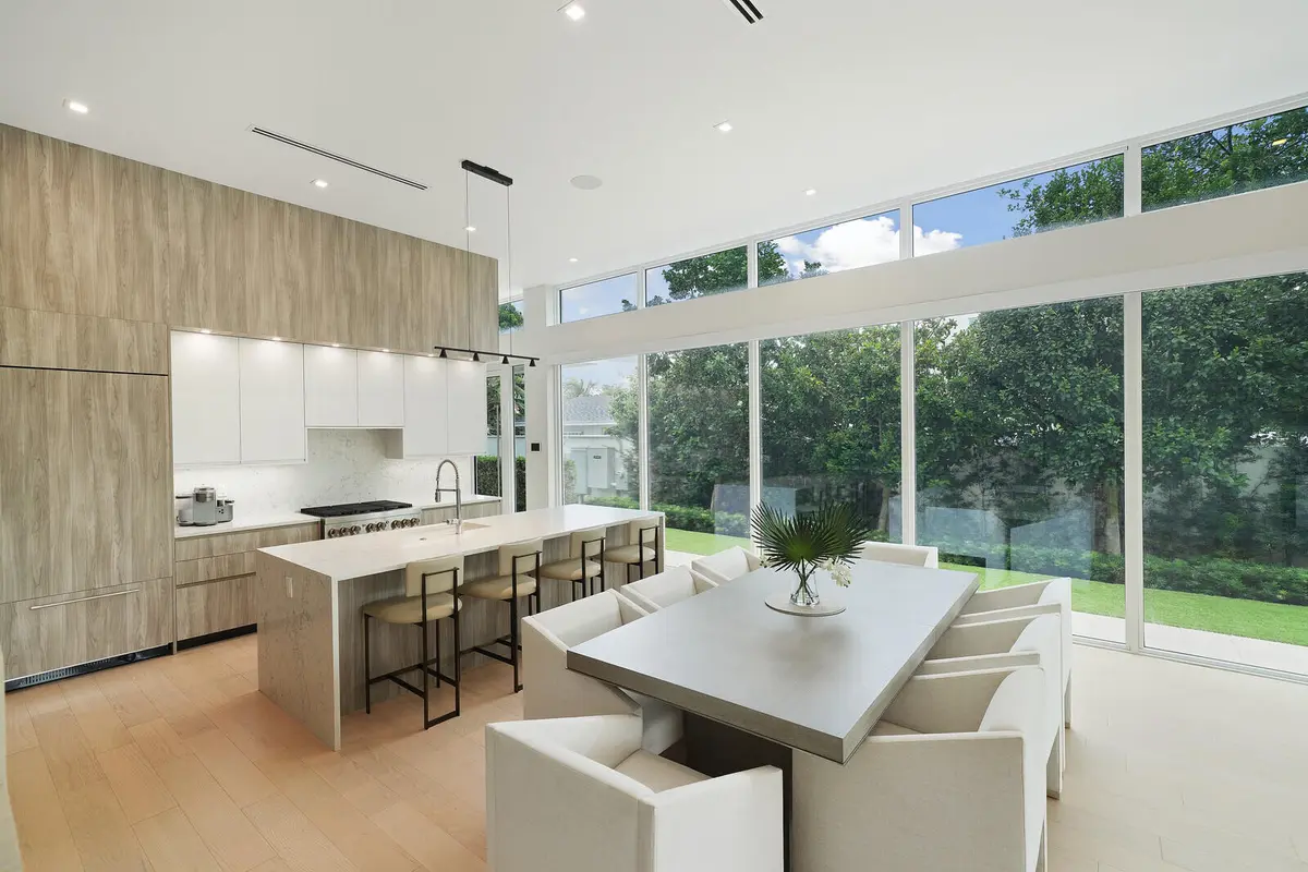 Light filled entrance at 724 N LAKE Avenue, Delray Beach