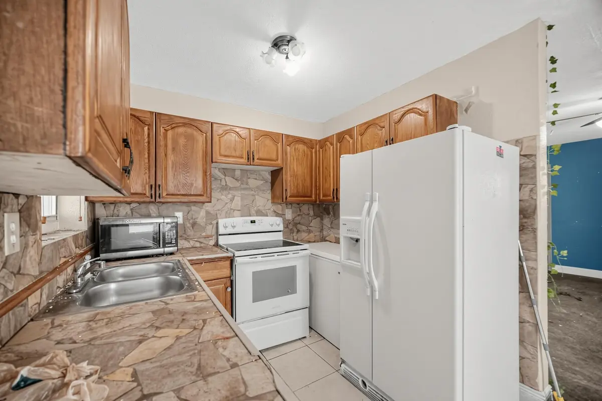 21_26438_SW_134th_Ave-Kitchen-0325 at 26438 SW 134TH Avenue, Homestead