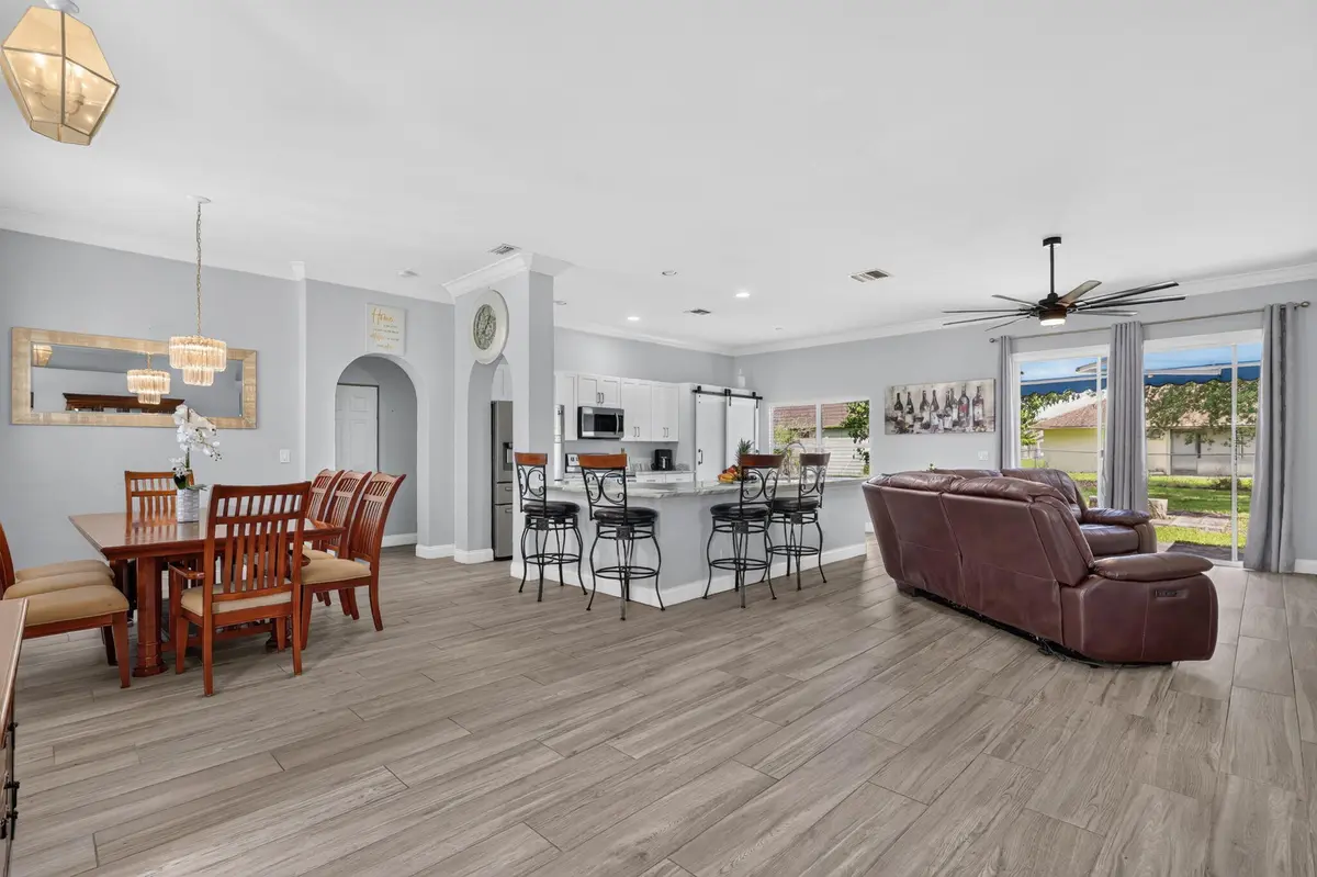 5-web-or-mls-5P1A4572 at 422 SW TULIP Boulevard, Port St. Lucie