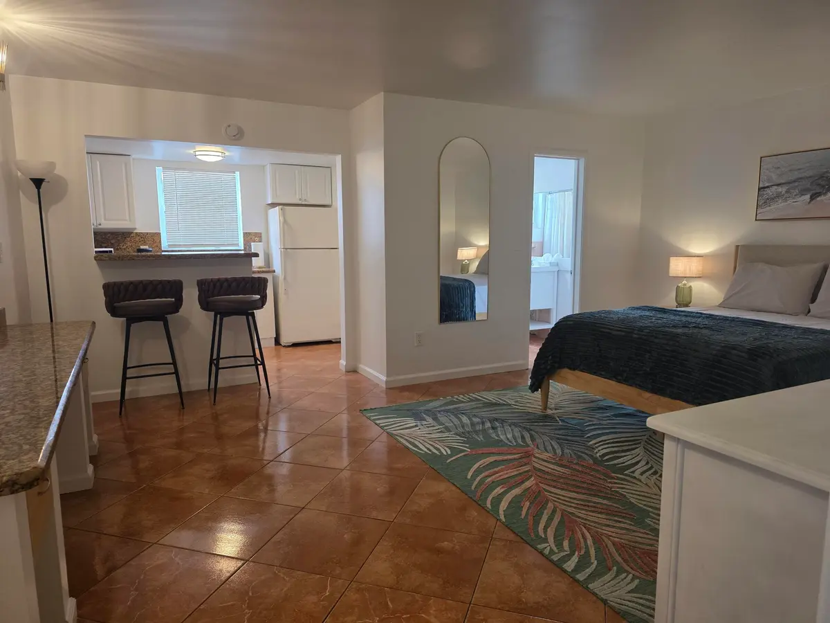 Studio Apartment at 911 N Federal Highway 106, Lake Worth Beach