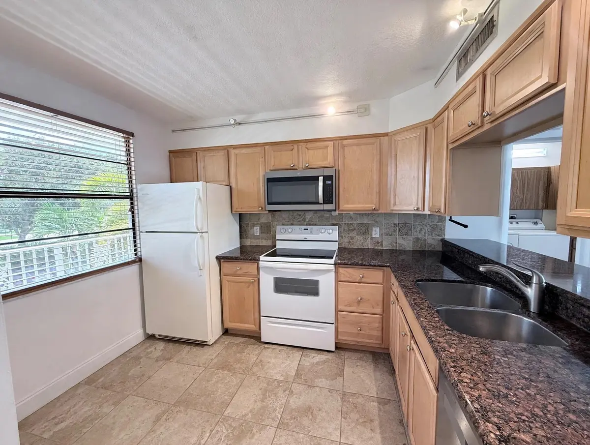 04-kitchen at 6025 Balboa Circle 306, Boca Raton