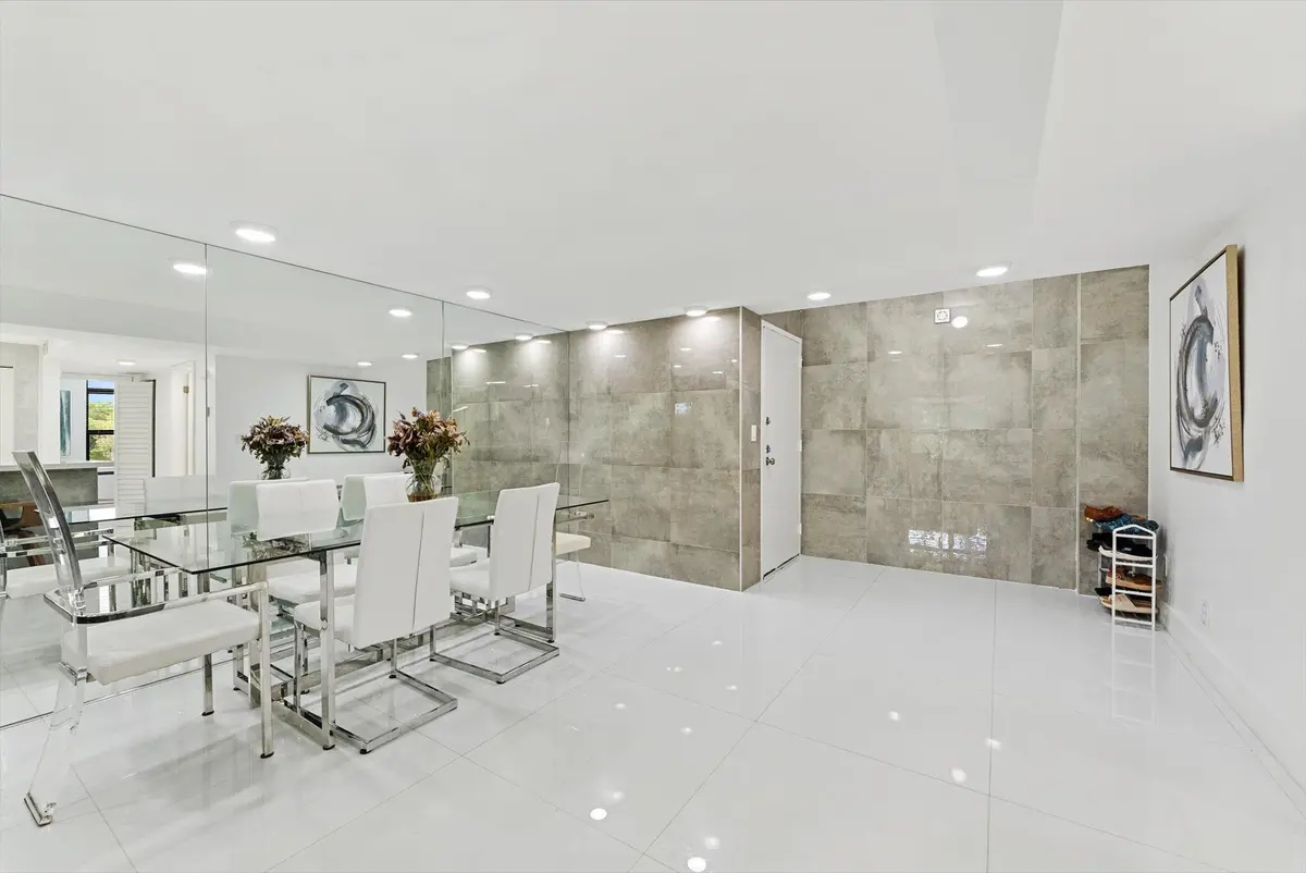 Dining at 3730 INVERRARY Drive 2L, Lauderhill