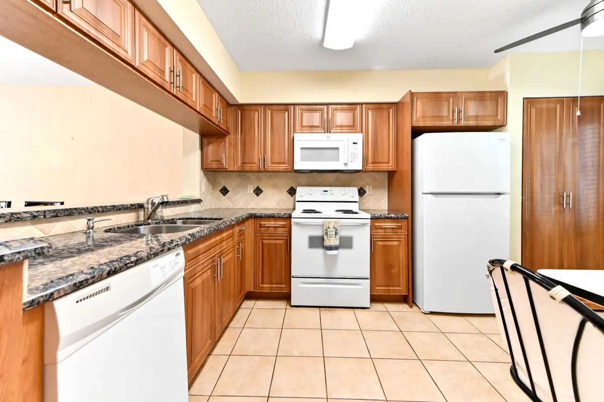 09 - Kitchen at 5842 Crystal Shores Drive 207, Boynton Beach