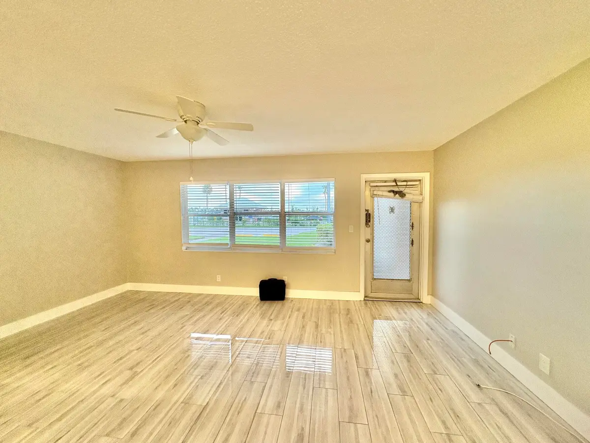 walk in level at 9 Salisbury A, West Palm Beach