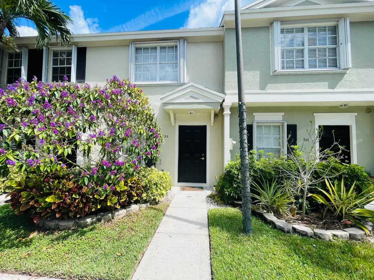 Welcome Home! at 939 KOKOMO KEY Lane, Delray Beach