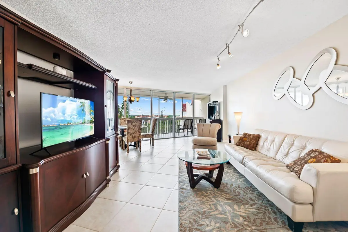 Family Room at 6911 Environ Boulevard 8K, Lauderhill