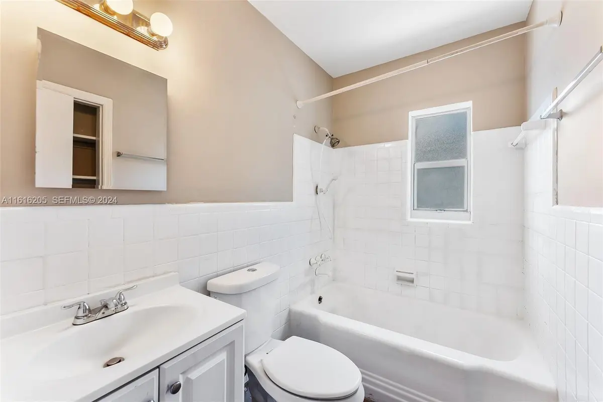 bathroom at 1142 NE 15th Avenue B, Fort Lauderdale