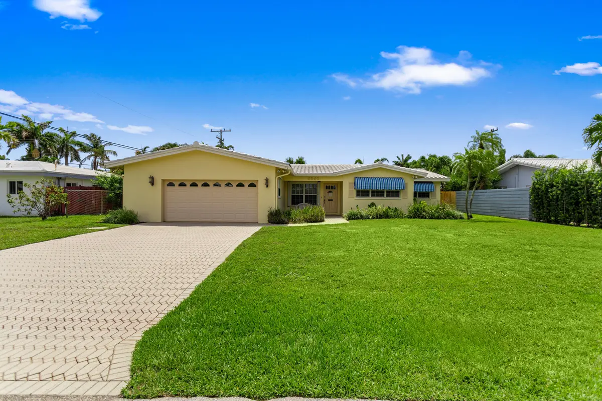 585A2488 at 4240 NE 19th Avenue, Oakland Park