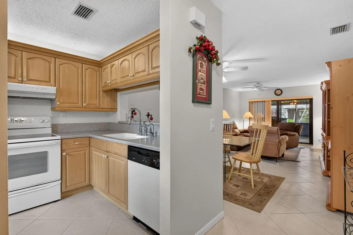 11-web-or-mls-509-14 at 509 NW 36th Avenue, Deerfield Beach