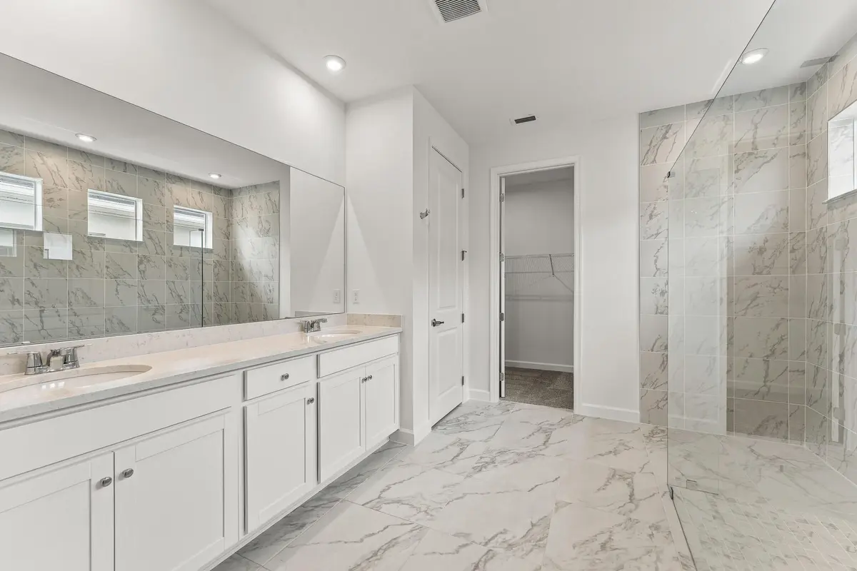 US_SEF_SAGE ELITE_LOT 235_OWNERS BATH at 11968 SW Pantone Street, Port St. Lucie