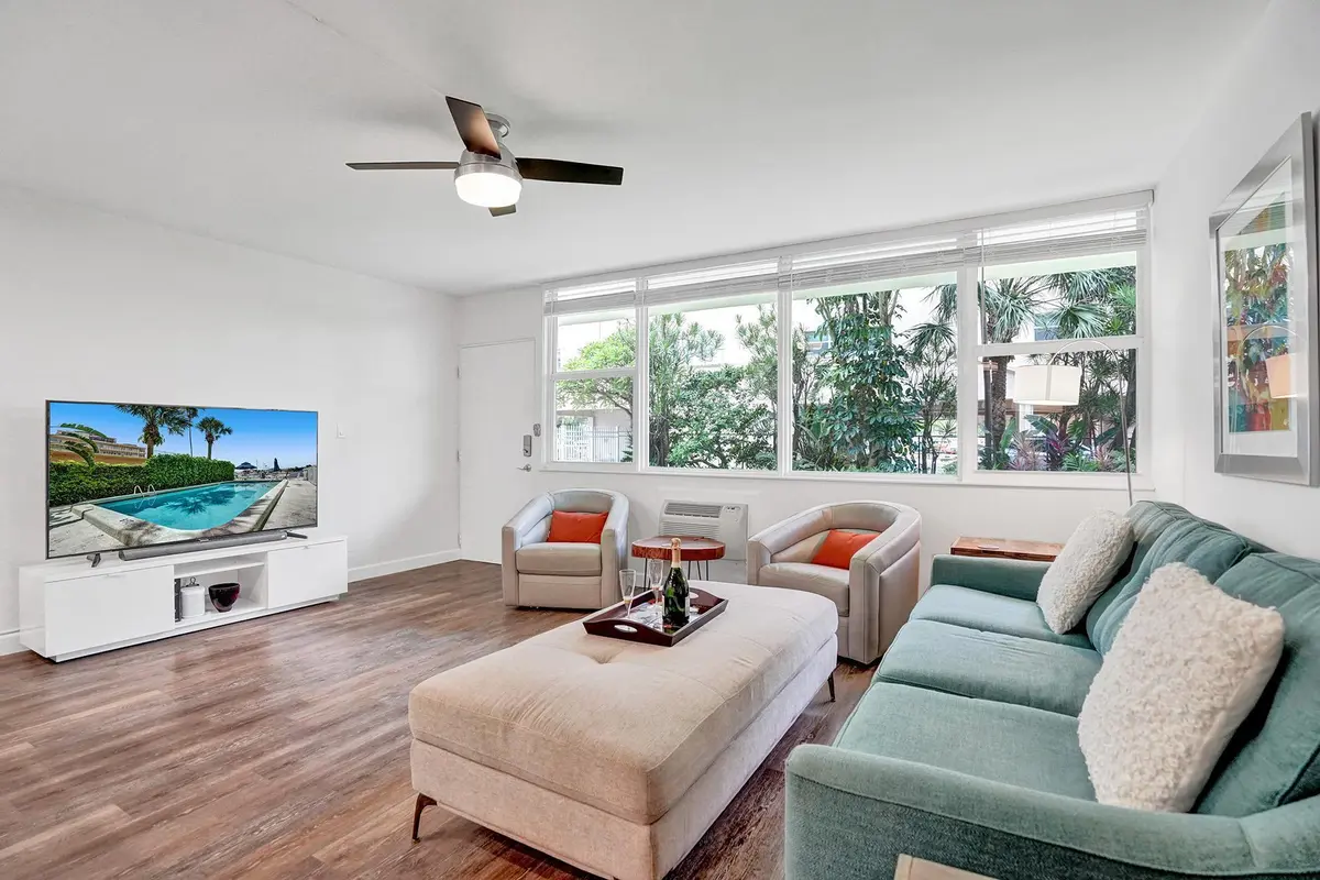 DSC01990 at 101 N Birch Road 102, Fort Lauderdale