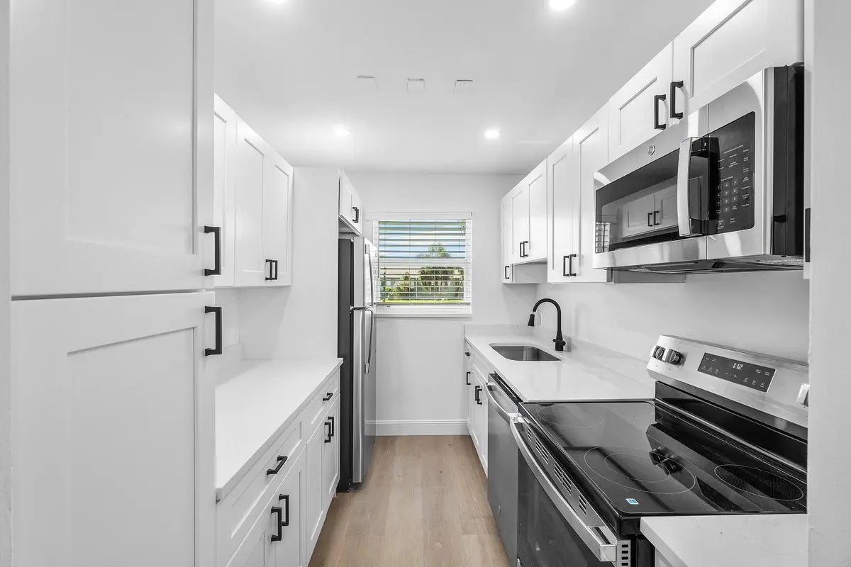 008-165SouthBoulevard-B-BoyntonBeach-FL- at 165 SOUTH Boulevard B, Boynton Beach