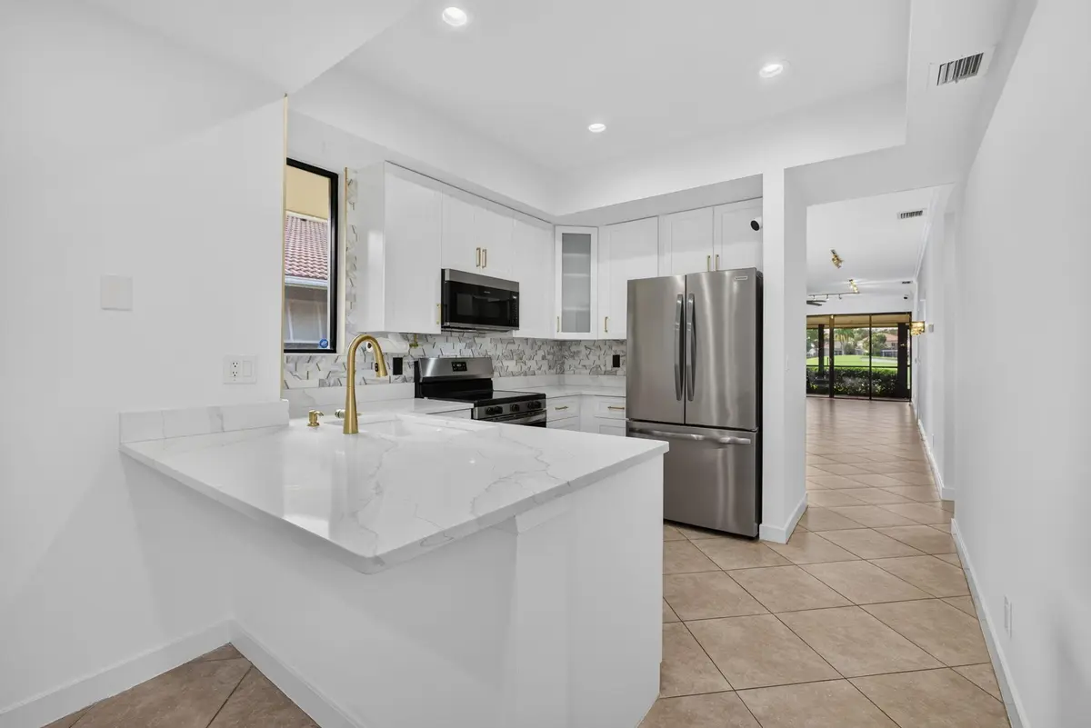07 - Kitchen overview at 287 OLD MEADOW Way, Palm Beach Gardens