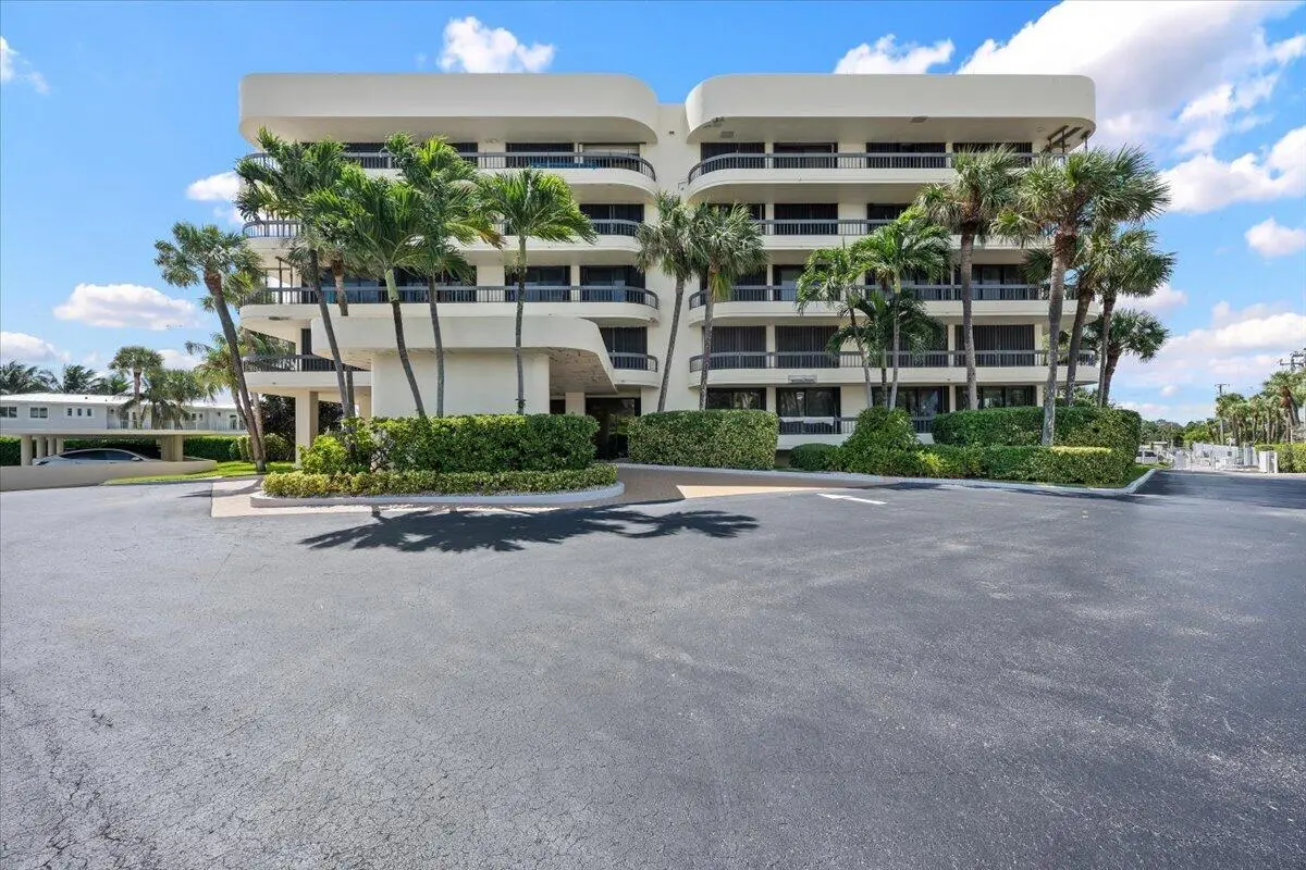 01-LUX_5884 at 50 S Beach Road Unit 101, Tequesta