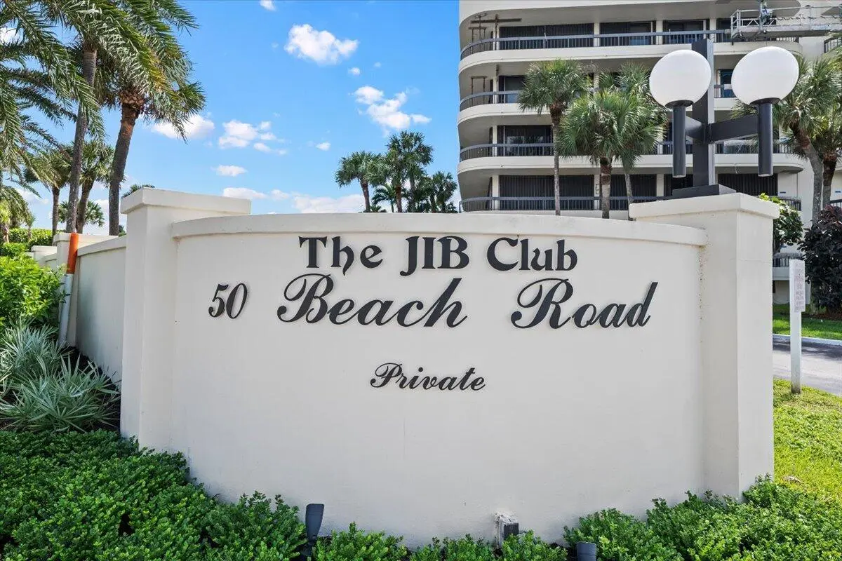 02-LUX_5889 at 50 S Beach Road Unit 101, Tequesta