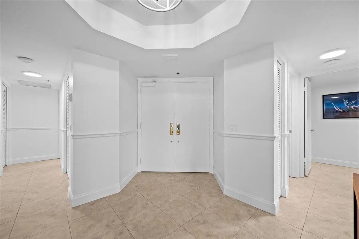 05-LUX_5919 at 50 S Beach Road Unit 101, Tequesta