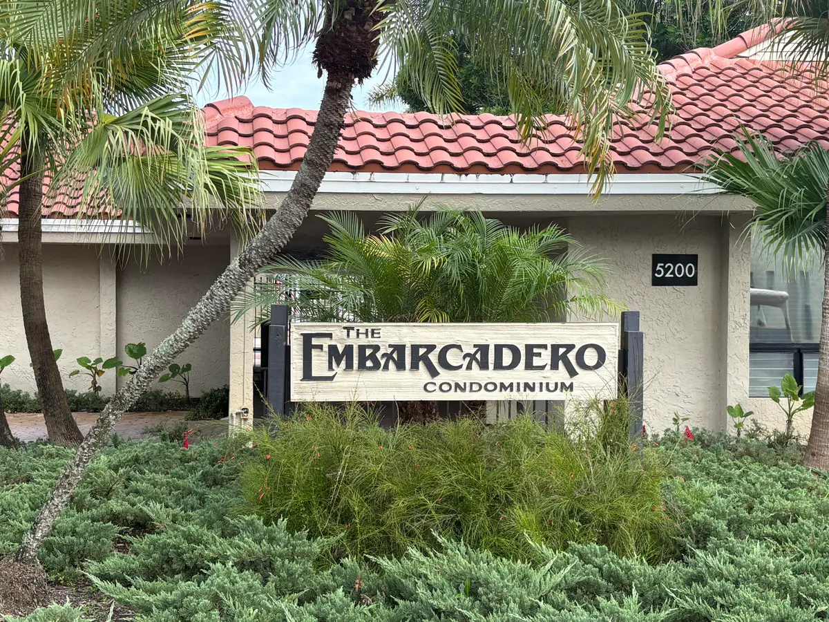 Welcome at 5248 NE 6th Avenue D32, Oakland Park