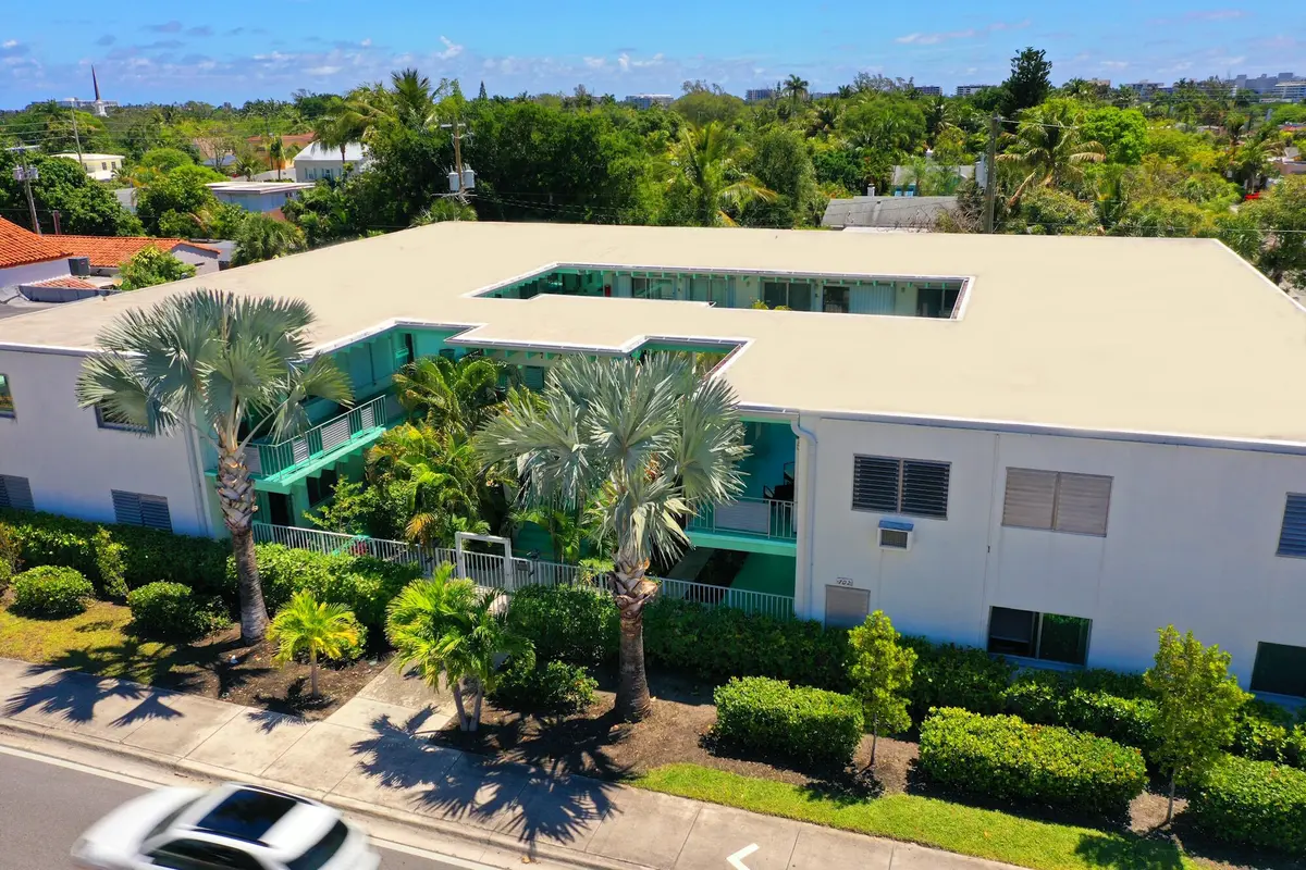 Front of Building at 702 N Federal Highway A8, Lake Worth Beach