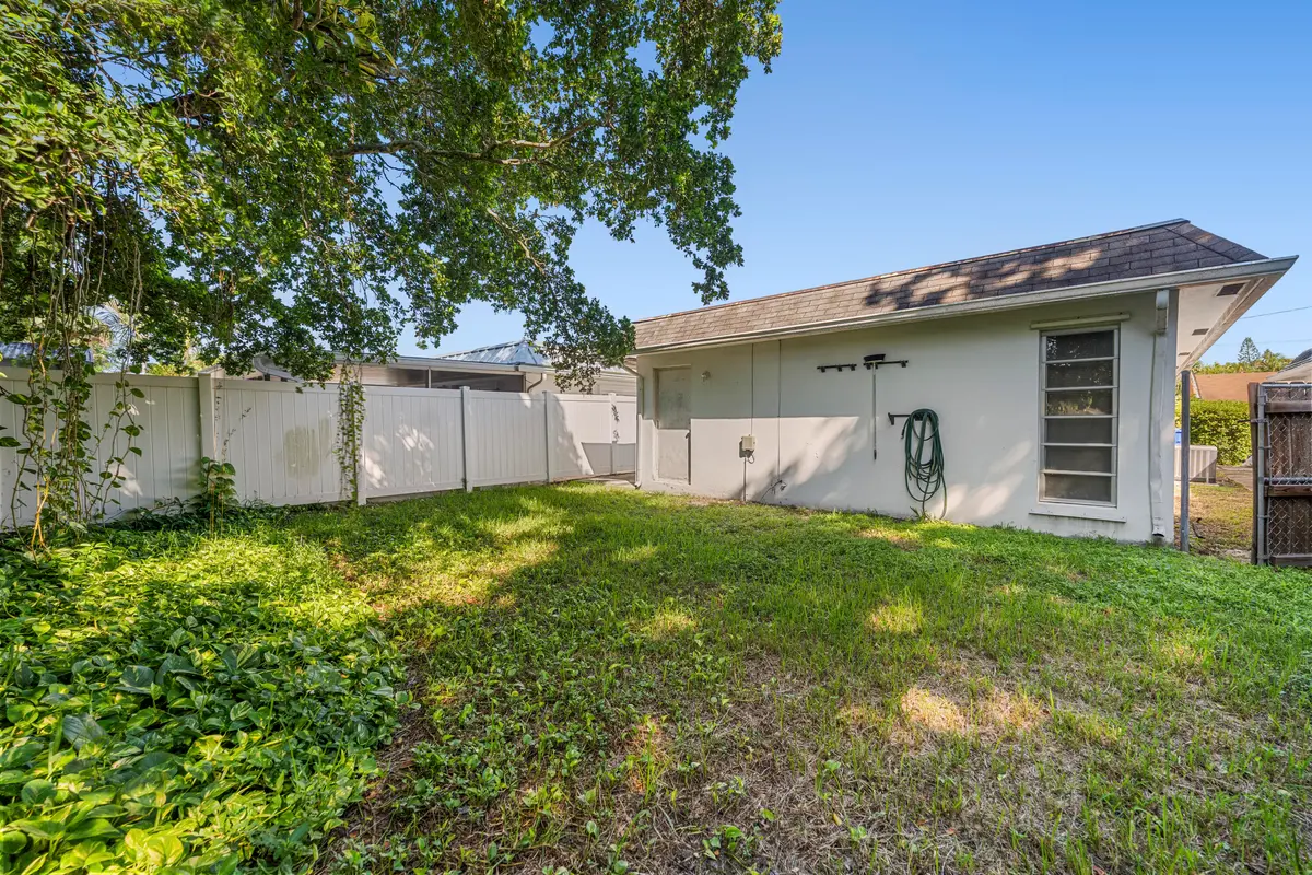 DSC04976 at 820 SW 12TH Place, Fort Lauderdale