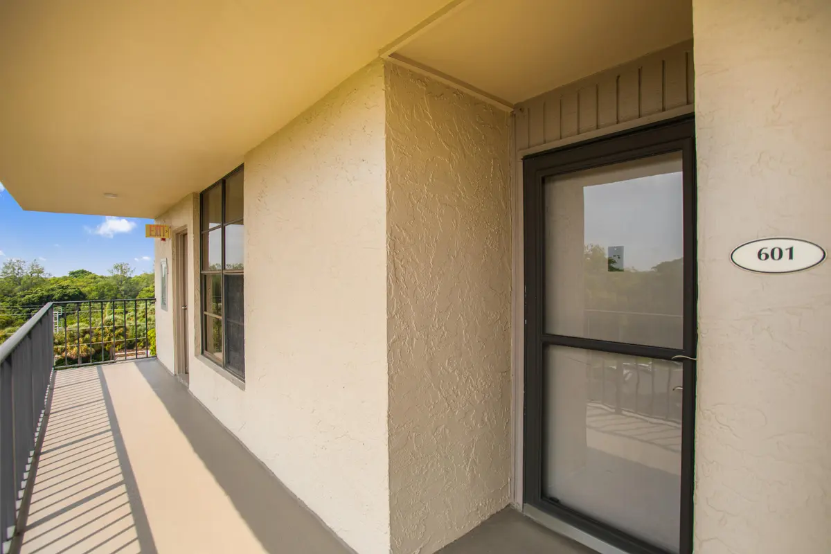 585A8019 (2) at 17 Royal Palm Way 6010, Boca Raton