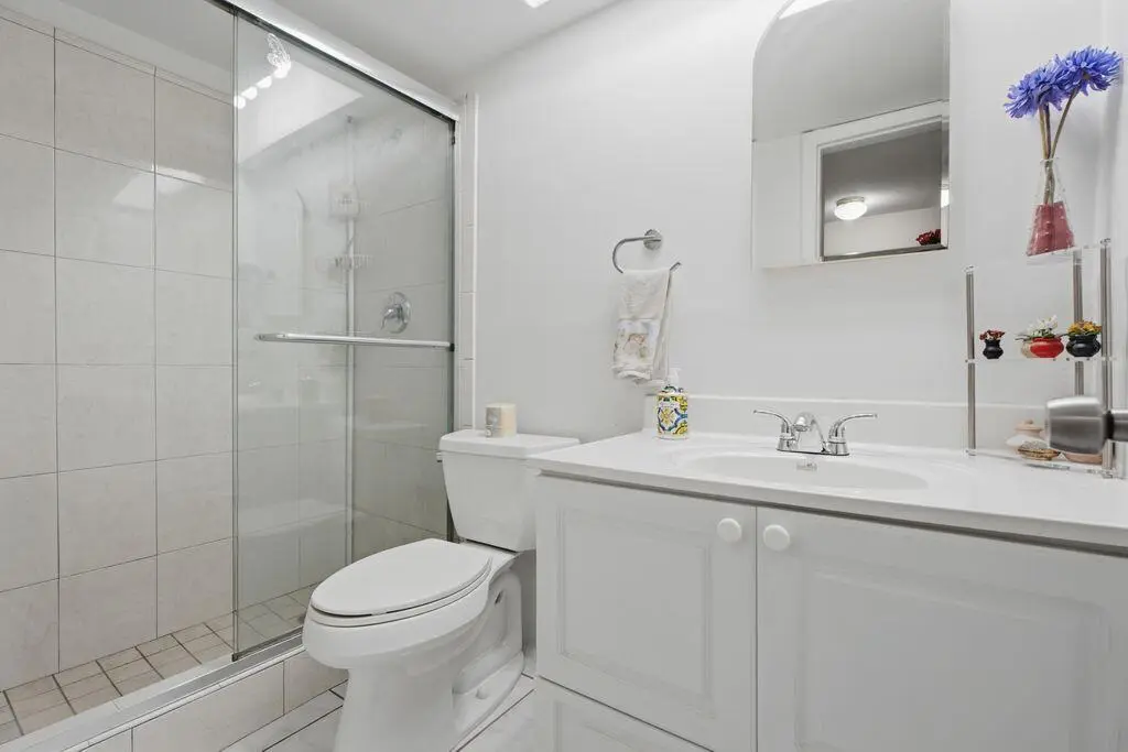 beatriz second bath at 3720 Harrison Street 2, Hollywood