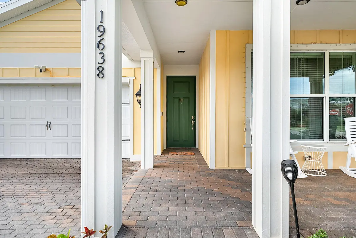 Front Porch at 19638 SPLIT RAIL Run, Loxahatchee