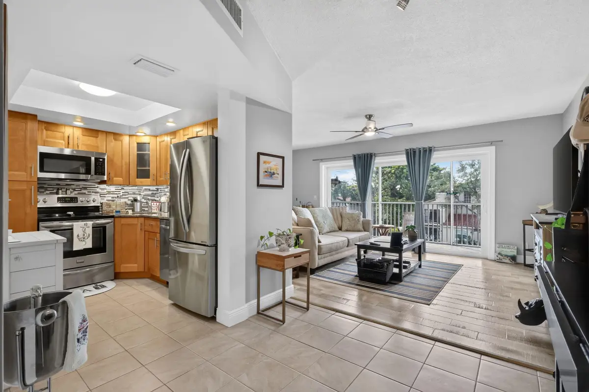 Living Space at 120 Lehane Terrace 308, North Palm Beach