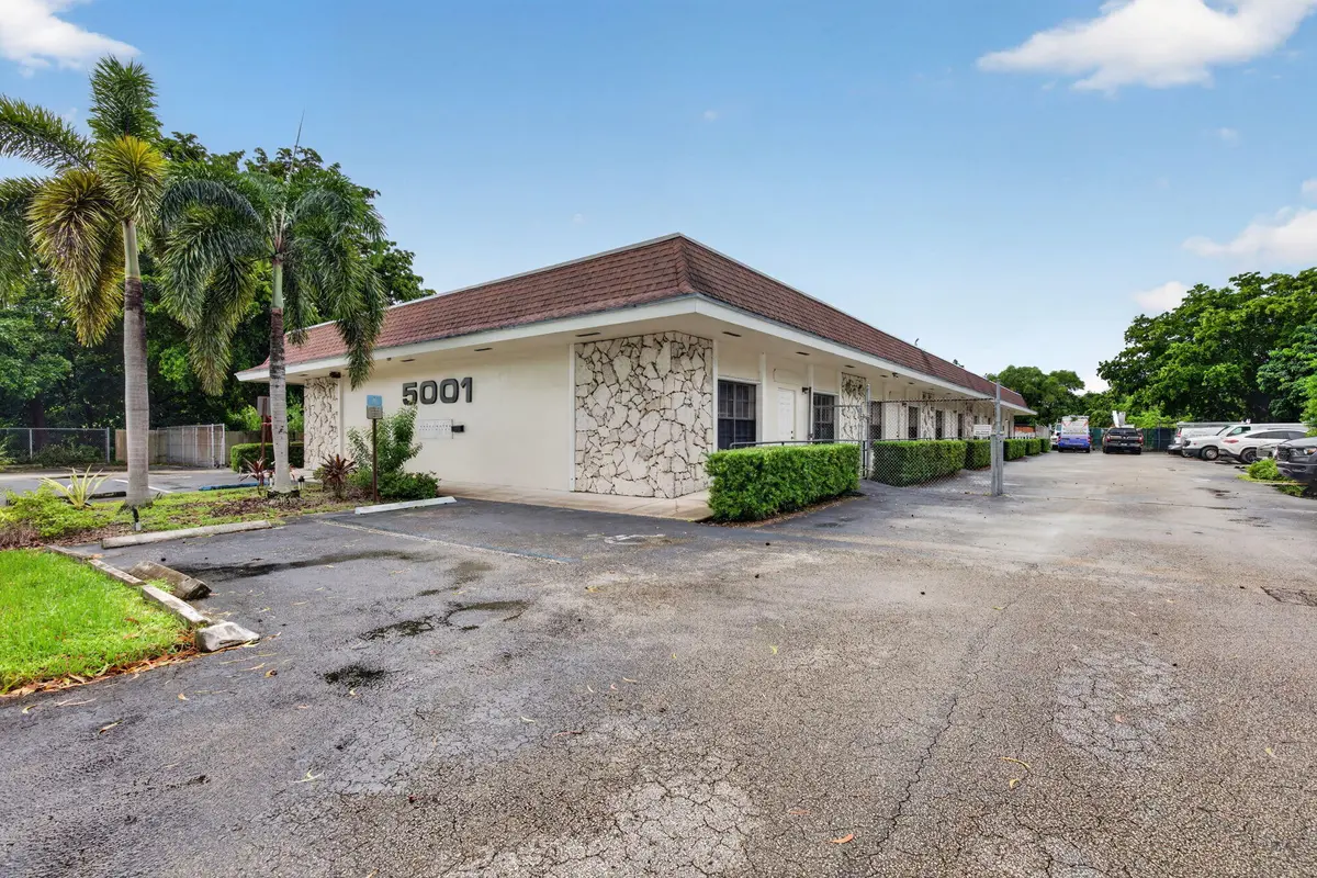 2-web-or-mls-_A7A2718 at 5001 S UNIVERSITY Drive, Davie