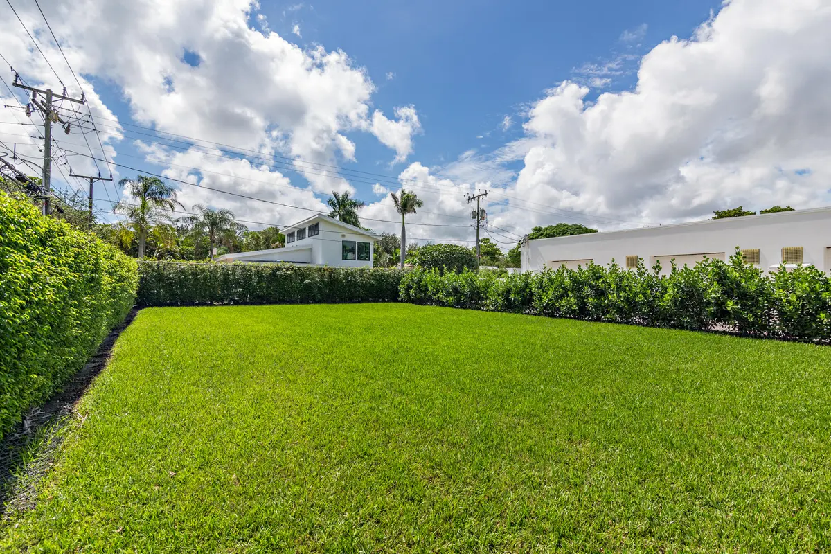 low-16 at 2005 S Olive Avenue, West Palm Beach