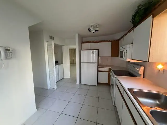 6-404 at 9770 NICKELS Boulevard 404, Boynton Beach