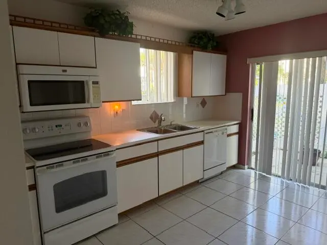 7-404 at 9770 NICKELS Boulevard 404, Boynton Beach