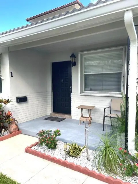 1Entry at 325 NOTTINGHAM Boulevard 1, West Palm Beach
