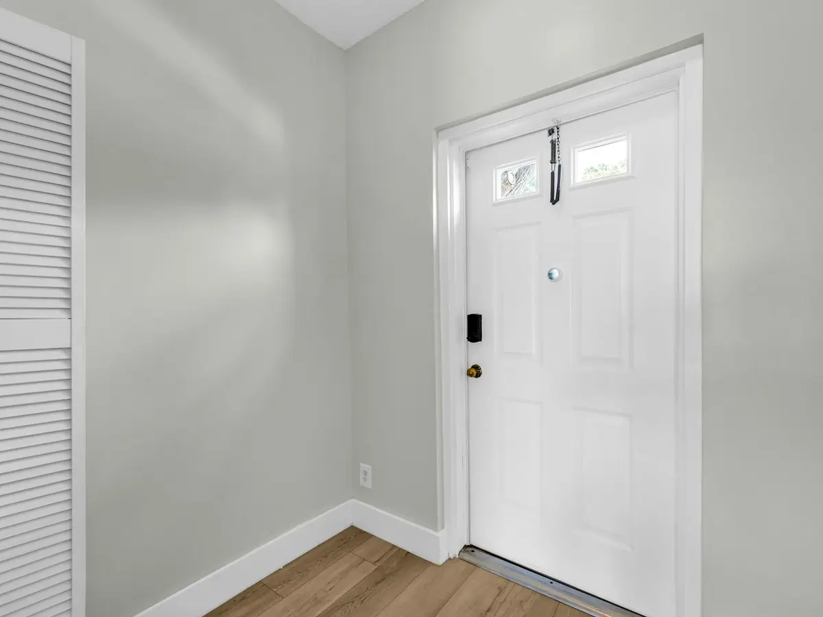 Photo 7 at 219 Mallory Court, Weston