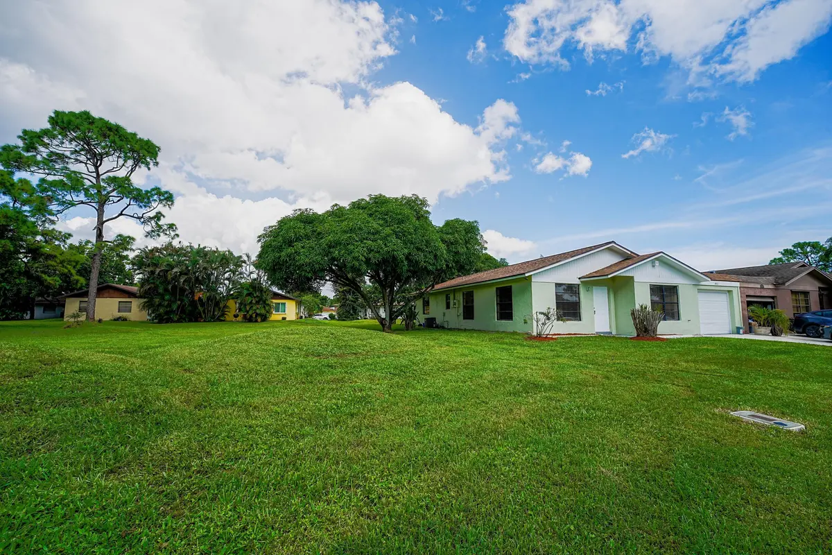 Side view at 4971 Palm Hill Drive, West Palm Beach