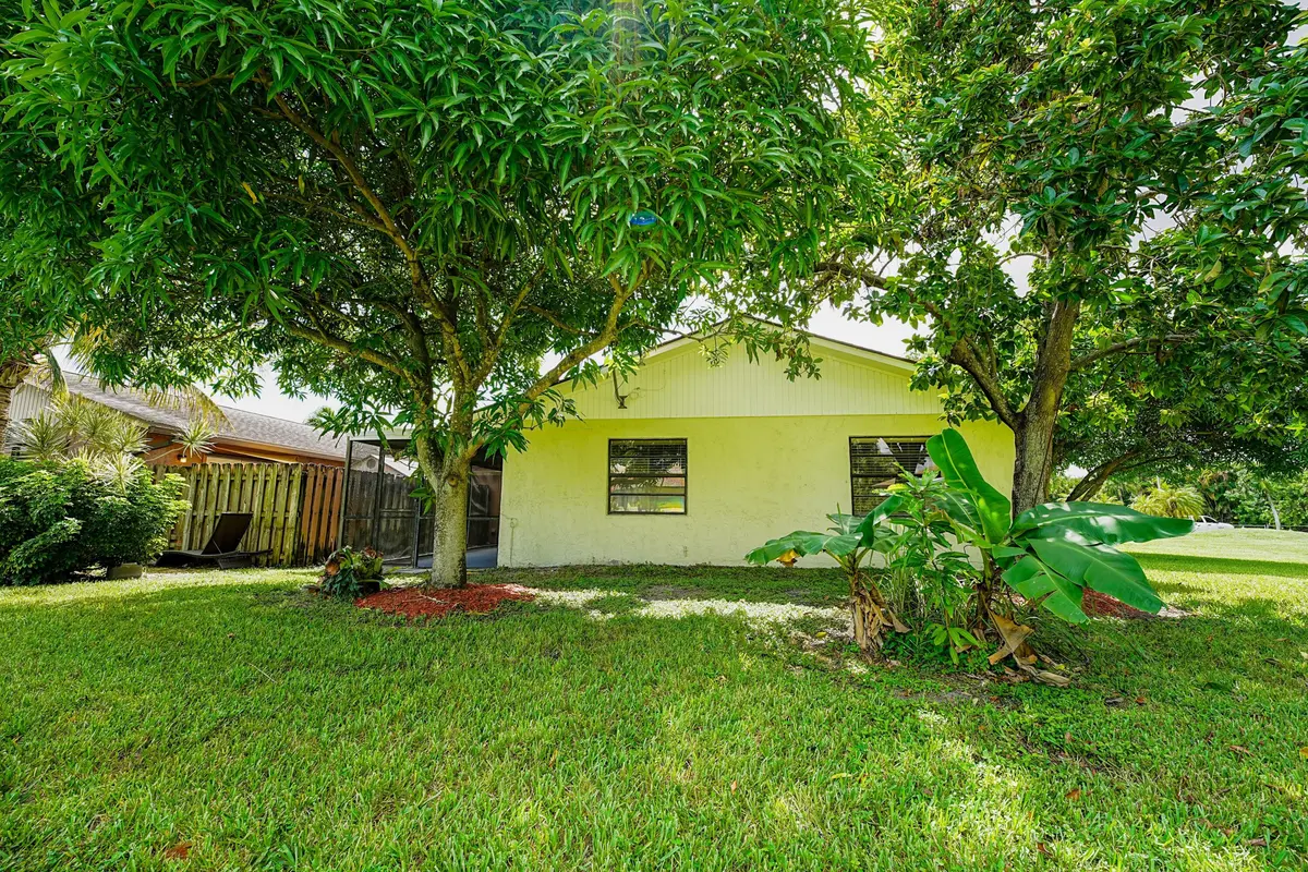 Back view at 4971 Palm Hill Drive, West Palm Beach