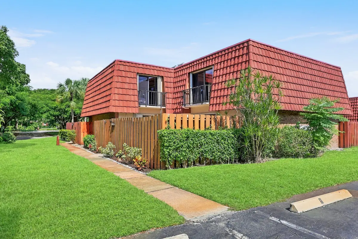Linton 1 at 3105 Spanish Wells Drive 8-B, Delray Beach
