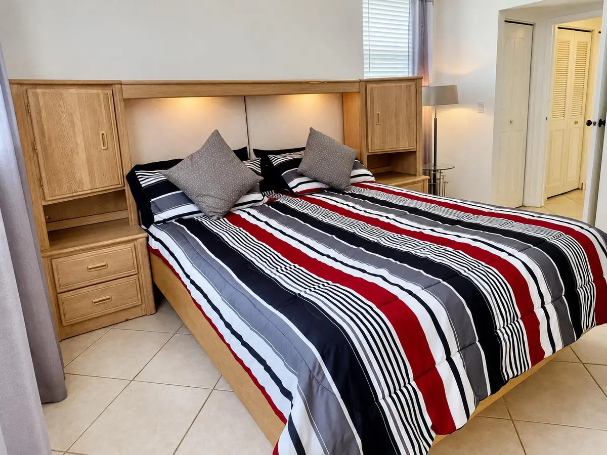 Bedroom at 2801 Somerset Drive 106, Lauderdale Lakes