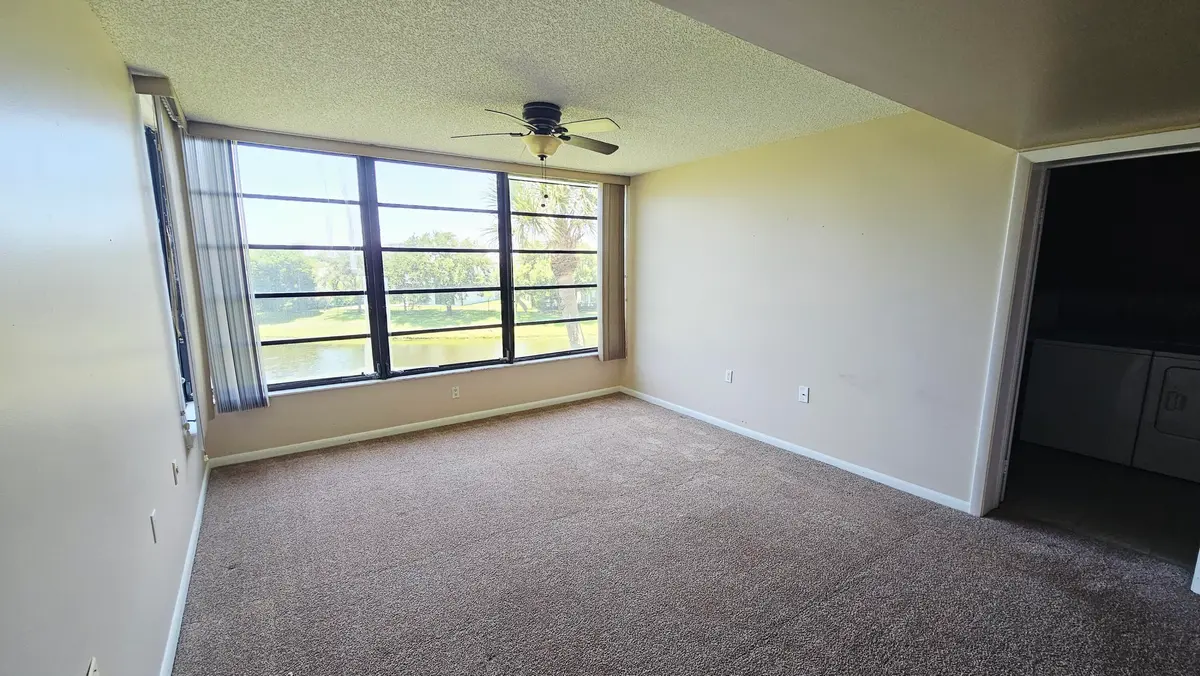 3630 WHITEHALL Drive 303, West Palm Beach, FL – photo 5