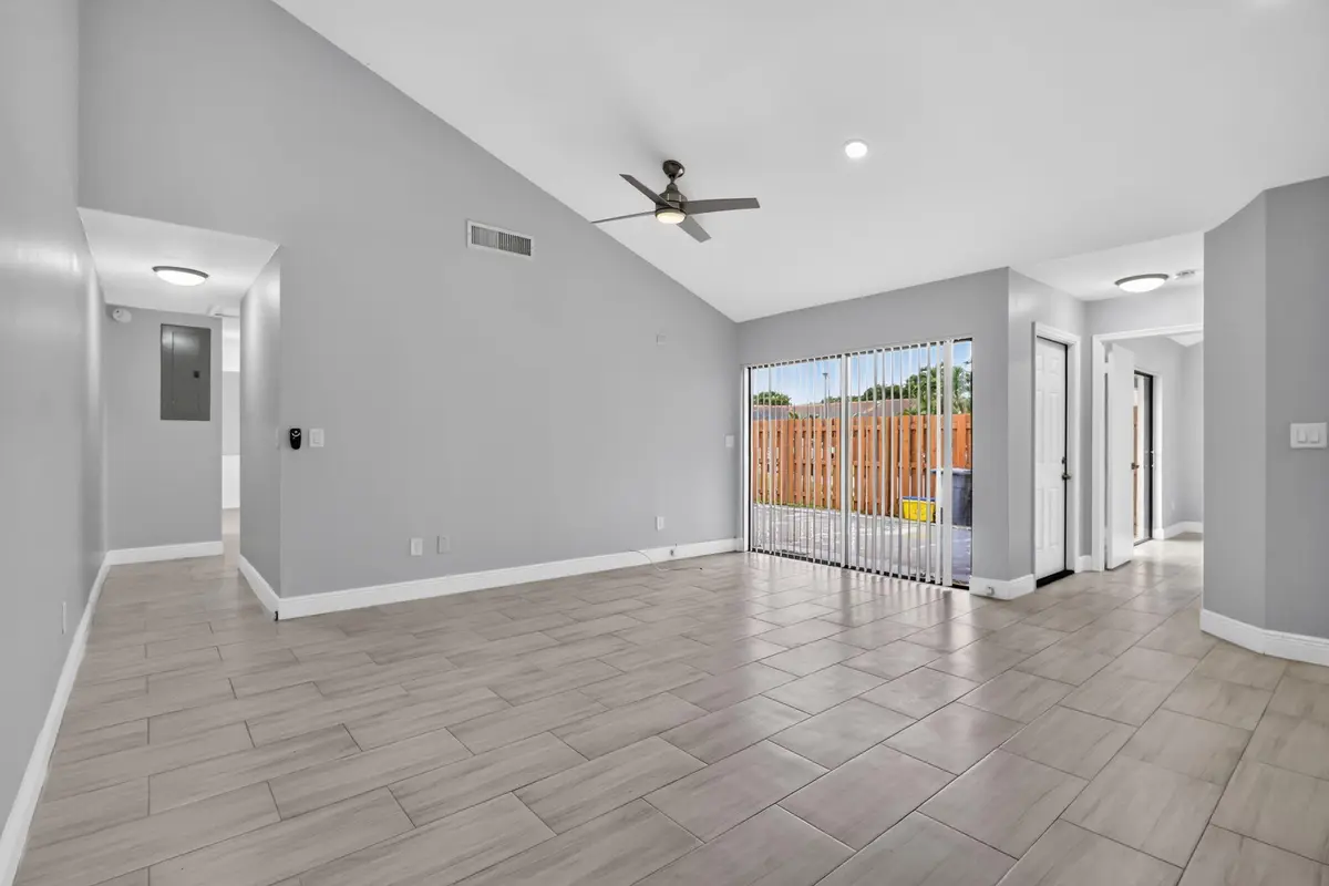 Living at 1050 SUMMIT PLACE Circle D, West Palm Beach