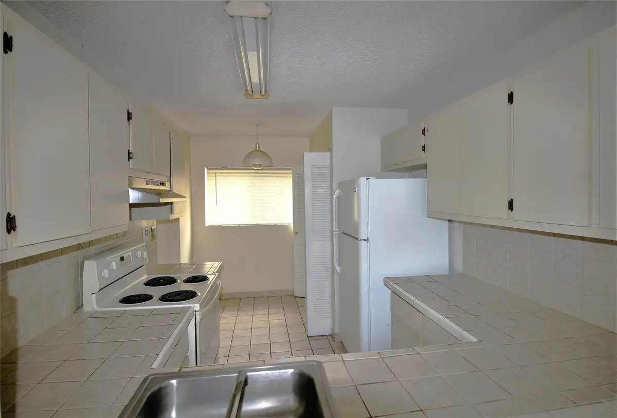 Photo 3 at 9477 Palm Circle, Pembroke Pines