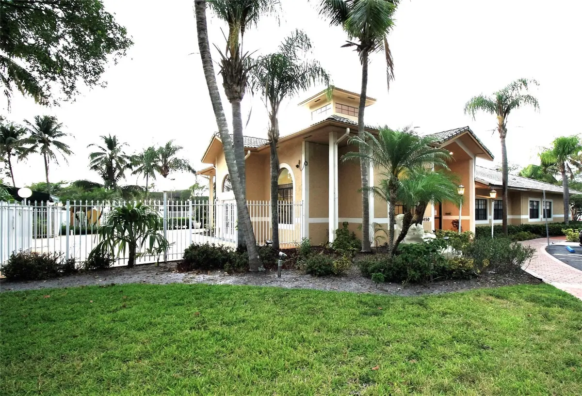 Photo 5 at 9477 Palm Circle, Pembroke Pines