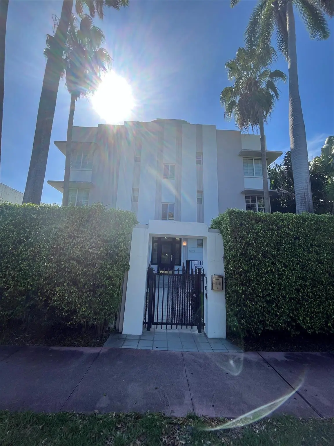 Photo 2 at 820 Euclid Avenue 103, Miami Beach