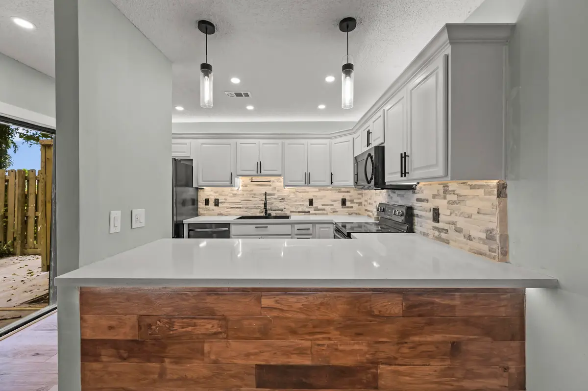 Kitchen at 301 MIRAMAR Lane C1, Palm Beach Gardens