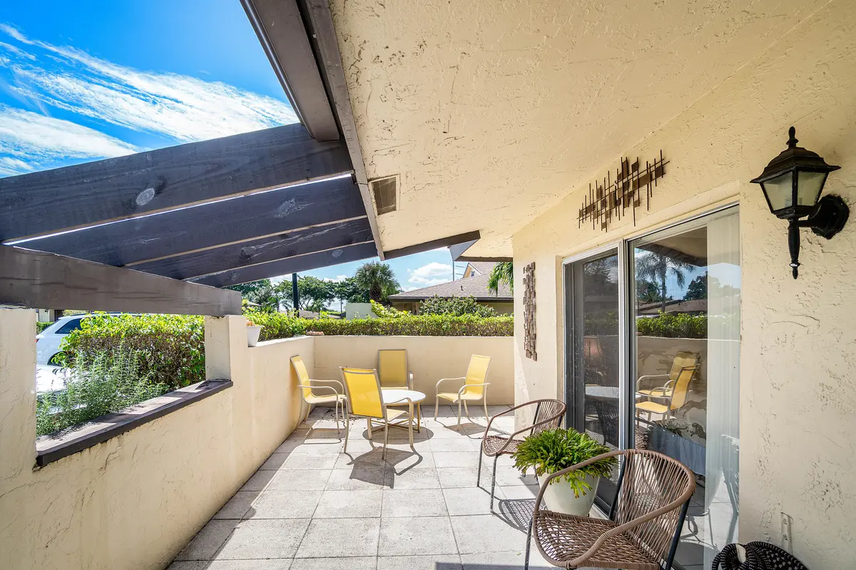 FRONT PATIO at 13837 VIA AURORA A, Delray Beach