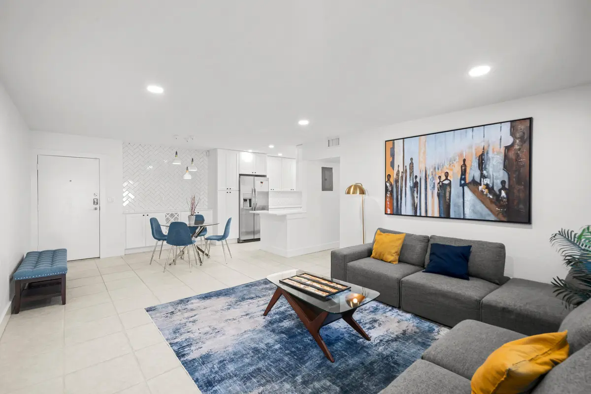 DSC05453 at 119 NE 19th Court G216, Wilton Manors
