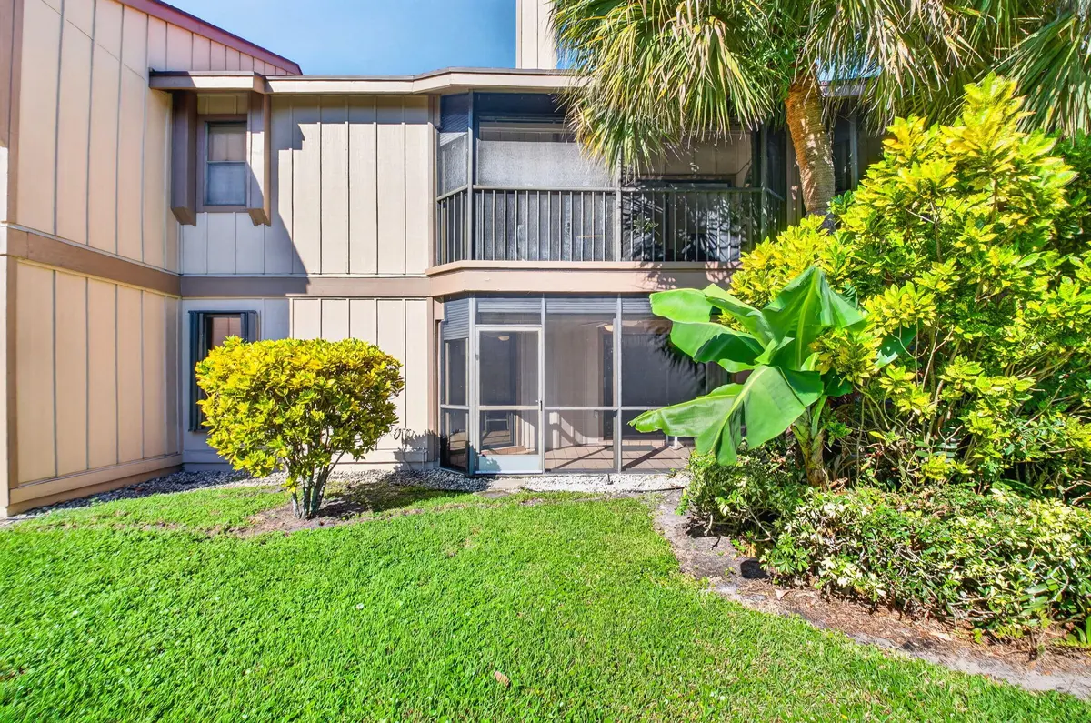 Back view at 600 Crosswinds Drive D1, Greenacres