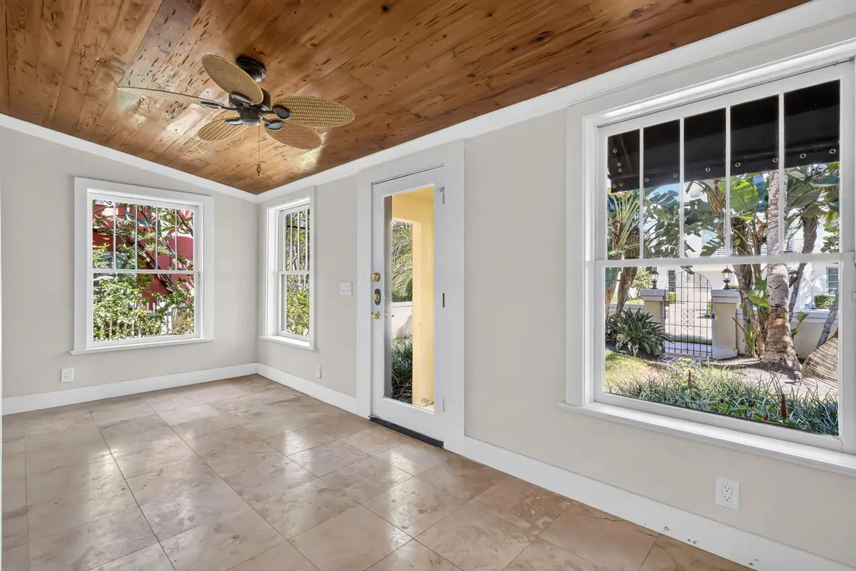 Tropical Views at 106 SE 7TH Avenue 1, Delray Beach